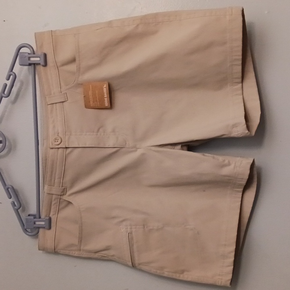 Eddie Bauer size 16 women's light gray stretch outdoor active UPF 50  shorts.